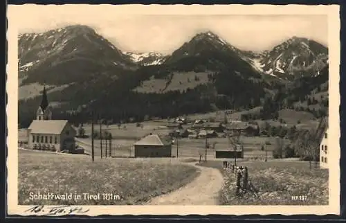 AK Schattwald in Tirol, Feldweg mit Bergpanorama