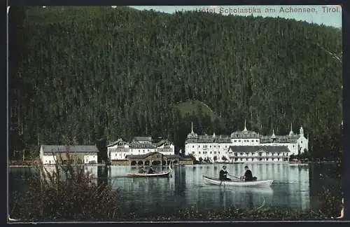 AK Achensee /Tirol, Hotel Scholastika mit Seepartie und Ruderbooten