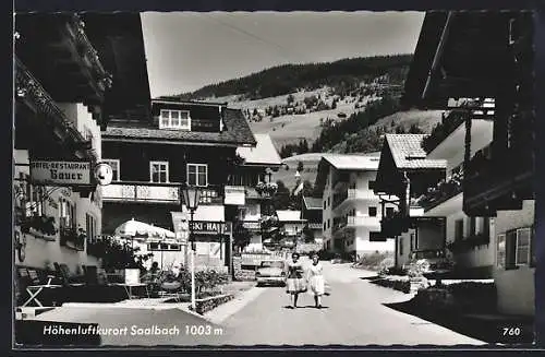 AK Saalbach, Strassenpartie mit Hotel-Restaurant Bauer