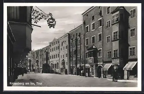 AK Rattenberg am Inn, Strassenpartie mit Gasthof