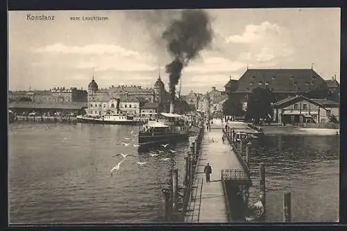 AK Konstanz, Vom Leuchtturm gesehen, Dampfer im Hafen