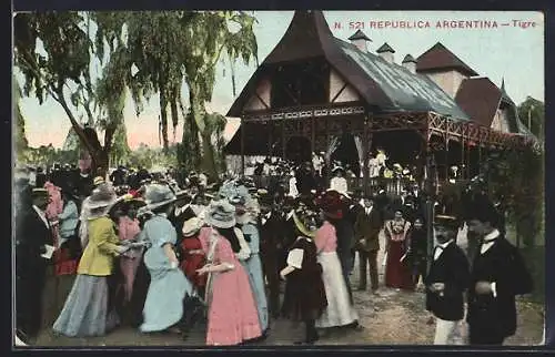 AK Tigre, Festliche Versammlung vor einem Gebäude