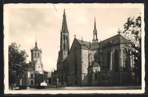 AK Bühl i. Baden, Rathaus mit Kirche und Kriegerdenkmal