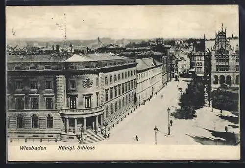 AK Wiesbaden, Königl. Schloss mit Strassenpartie aus der Vogelschau
