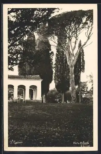 AK Cannes, Vue sur le jardin ombragé de St Cassien avec pavillon et grands arbres