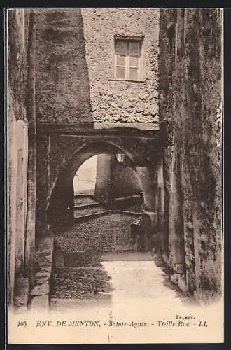 AK Sainte-Agnès, Vieille Rue avec passage voûté et fenêtre ancienne