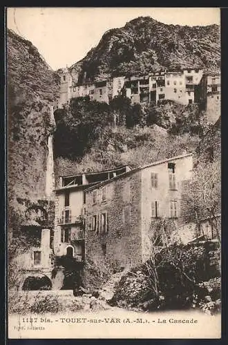AK Touët-sur-Var, La Cascade majestueuse devant les maisons perchées