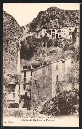 AK Touët-sur-Var, Vue du village pittoresque et cascade impressionnante