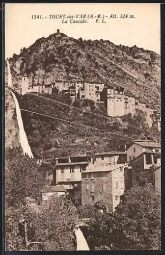 AK Touët-sur-Var, La Cascade et vue du village sur la colline