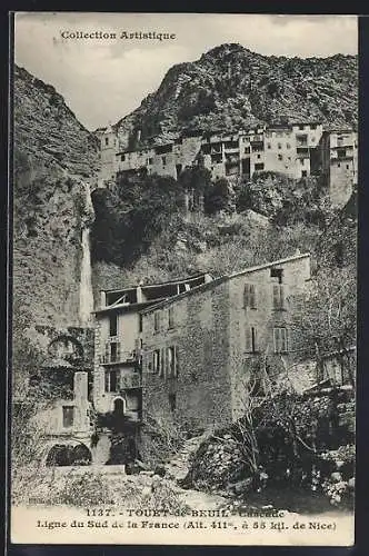 AK Touët-sur-Var, Vue du village pittoresque dans la montagne avec cascade majestueuse