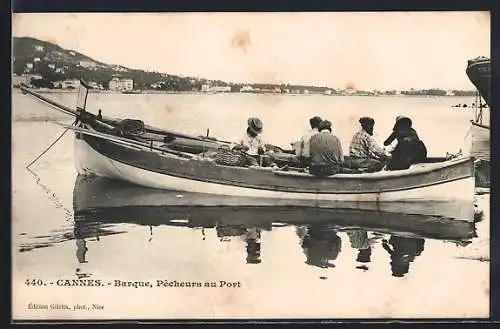 AK Cannes, Barque, Pêcheurs au Port