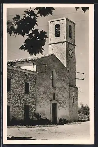 AK Roquebrune, Église pittoresque avec son clocher et horloge