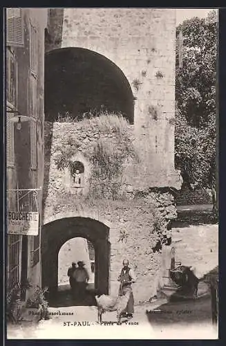 AK Saint-Paul, Porte de Vence avec scène de rue animée