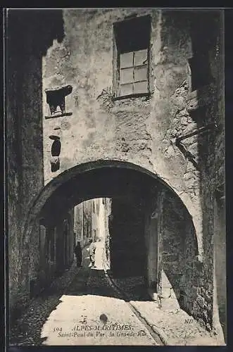 AK Saint-Paul-de-Vence, La Grande Rue et arc médiéval en pierre