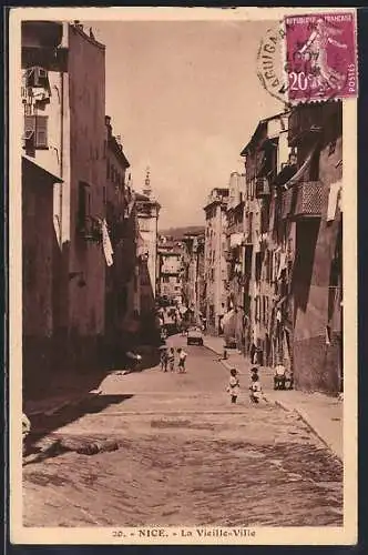 AK Nice, La Vieille-Ville avec rue animée et bâtiments historiques