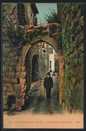 AK La Turbie, La Porte Capouanne et rue pavée animée