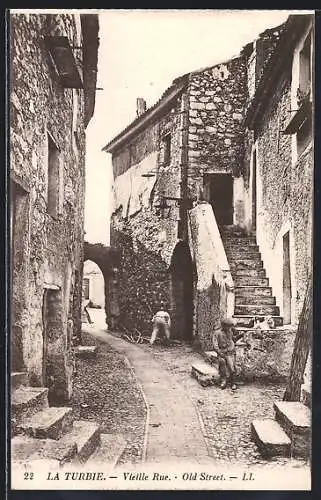AK La Turbie, Vieille Rue pittoresque et archway en pierre