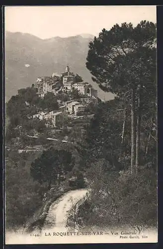 AK La Roquette-sur-Var, Vue générale du village perché sur la colline