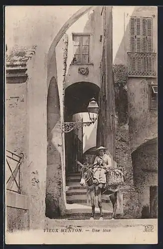 AK Menton, Une rue pittoresque avec un homme à dos de mule dans le vieux Menton