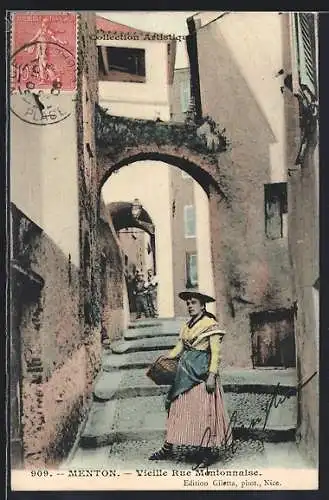AK Menton, Vieille Rue Mentonnaise avec femme en costume traditionnel