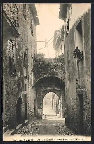 AK La Turbie, Rue du Portail et Porte Romaine