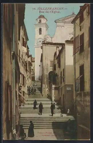 AK Villefranche, Rue de l`Église et vue de l`église en arrière-plan