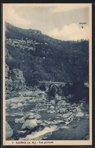 AK Saorge, Vue générale sur le pont et le village en montagne