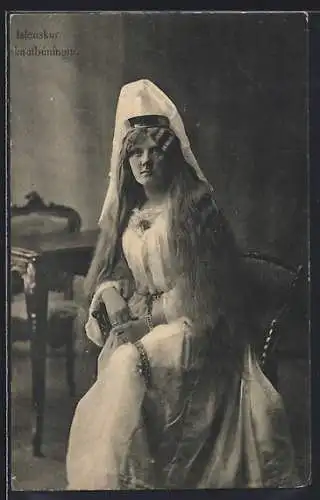 AK Island, Frau in Tracht