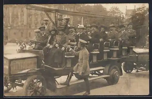 Foto-AK München, Elektromobil-Bus der Vereinigten Münchener Fremdenrundfahrten