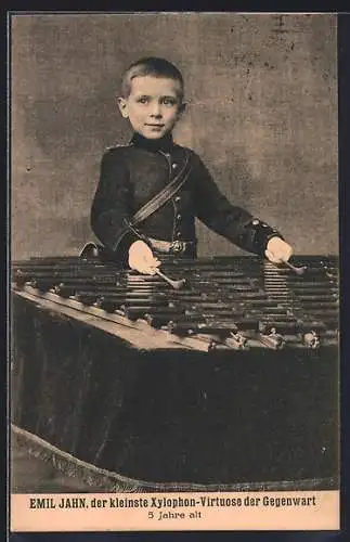 AK Musiker Emil Jahn, 5 jähriger Xylophon-Virtuose in Bühnenuniform