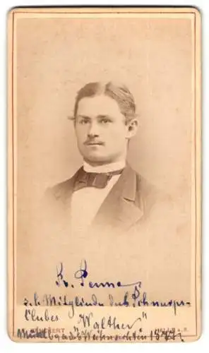 Fotografie F. Benckert, Halle a. Saale, Portrait Herr Fr. Fenne, Mitglied des Schnurpsclub Walther, 1877