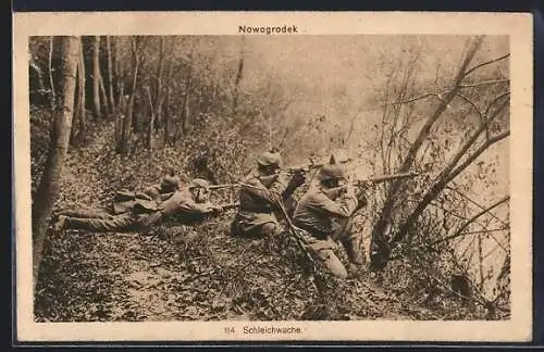 AK Nowogrodek, Uniformierte Soldaten der Infanterie auf Schleichwache