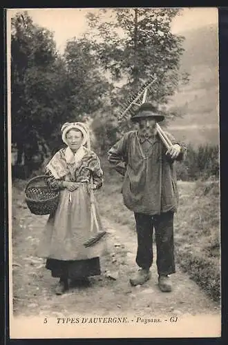 AK Types Auvergne, Paysans