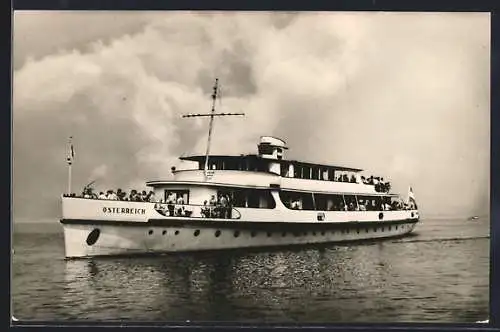 AK Binnenschiff MS Österreich auf dem Wasser