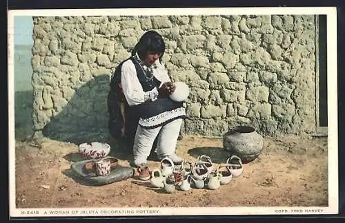 AK Isleta, A woman decorating pottery, Indianerin bemalt Töpfe