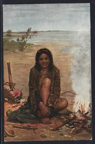 AK Frau der Sinti und Roma / Zigeuner neben einem Lagerfeuer am Strand