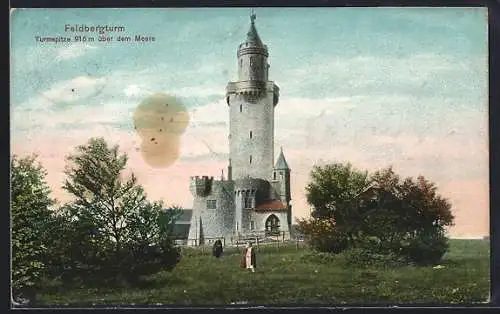 AK Feldberg / Taunus, Ansicht vom Feldbergturm mit Parkanlage und Besuchern