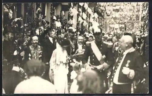 Foto-AK Liege, König Albert von Belgien in einem feierlichen Strassenaufzug