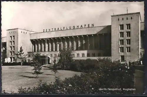 AK Berlin-Tempelhof, Zentral-Flughafen, Partie am Hauptgebäude