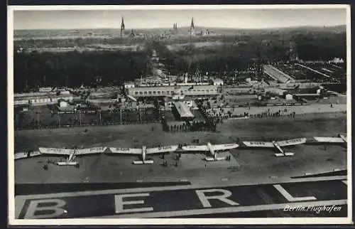 AK Berlin, Fliegeraufnahme vom Flughafen