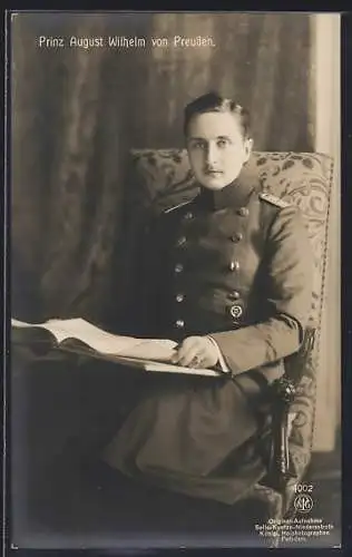 AK Prinz August Wilhelm von Preussen im jungen Alter auf Sessel sitzend