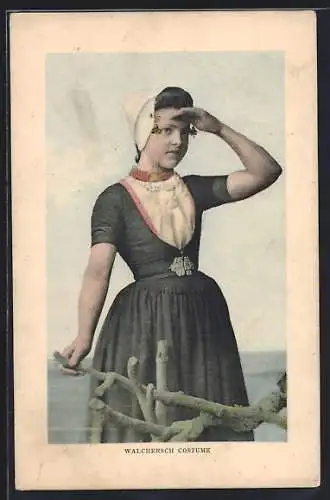 AK Walcheren, Walchersch Costume, Niederländerin hält Ausschau
