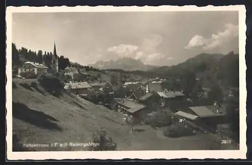 AK Fieberbrunn, Ortsansicht mit Kaisergebirge