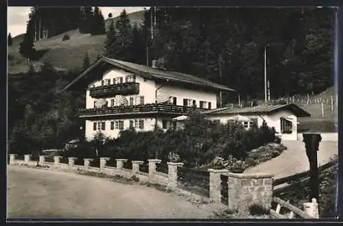 AK Riezlern /Kleinwalsertal, Ferienbergheim der Bosch GmbH Stuttgart, mit Strasse