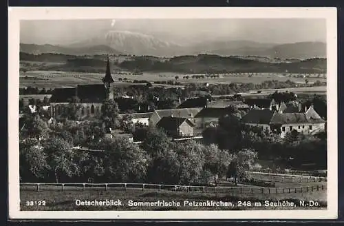 AK Petzenkirchen, Ortsansicht mit Kirche und Blick auf den Oetscher