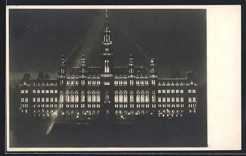 AK Wien, Rathaus mit Festbeleuchtung