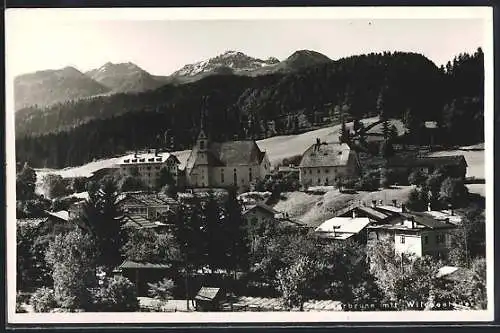 AK Fieberbrunn, Blick auf den Ort mit Kirche und Waldseeloder
