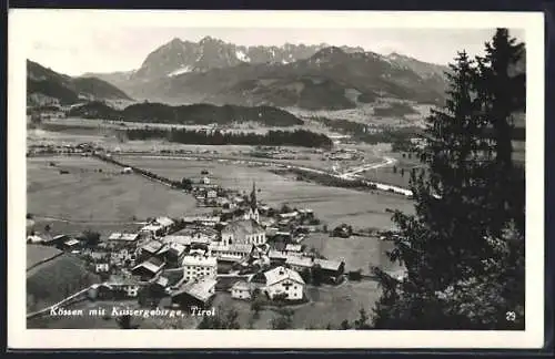 AK Kössen /Tirol, Ortsansicht mit dem Kaisergebirge
