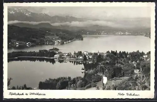 AK Pörtschach a. Wörthersee, Gesamtansicht mit Bergpanorama