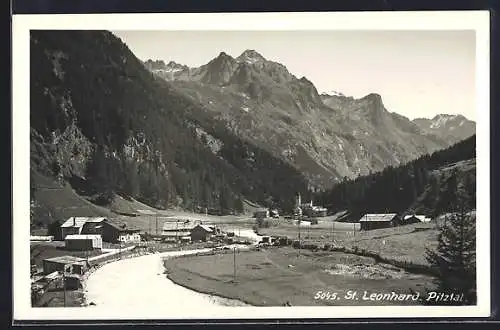 AK St. Leonhard /Pitztal, Ortsansicht mit Gipfelpanorama